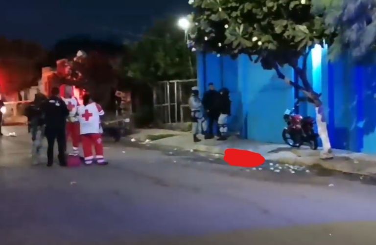 El cuerpo del adulto mayor quedó tendido sobre la calle 