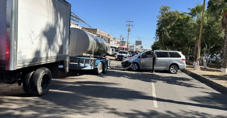 Se registra choque sobre el boulevard Ramírez.
