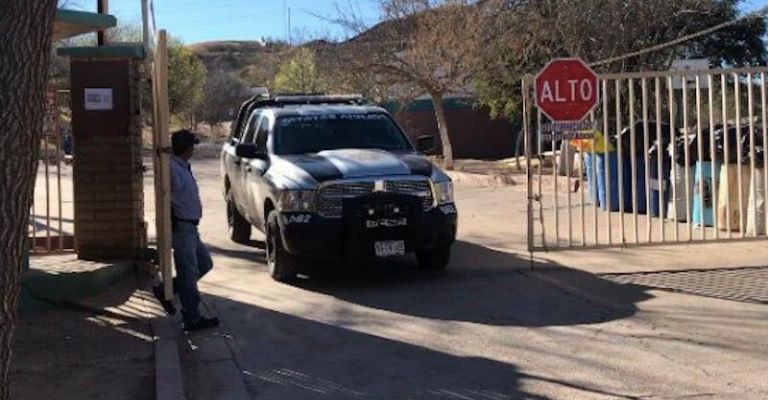 Elementos de la Policía Municipal localizaron a la víctima inconsciente sobre la banqueta.