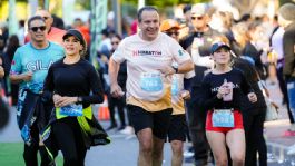 Foto que representa a Antonio Astiazarán encabeza el Maratón Internacional de Hermosillo; participan más de dos mil competidores