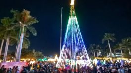 Foto que representa a Ciudad Obregón se ilumina con encendido del árbol y un espectáculo navideño con más de 200 mil luces