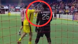 Foto que representa a VIDEO: Cuauhtémoc Blanco EXPLOTA y GOLPEA a Sergio Rodríguez en el Clásico de Leyendas en Texas