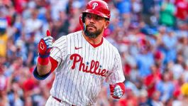 Foto que representa a Kyle Schwarber no se va; Philadelphia Phillies amarran a su cañonero por cinco temporadas