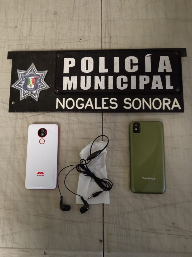 Los dos teléfonos celulares quedaron a disposición de las autoridades correspondientes.