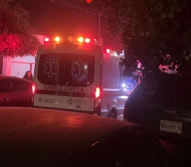 Paramédicos acudieron para brindar atención médica a la víctima
