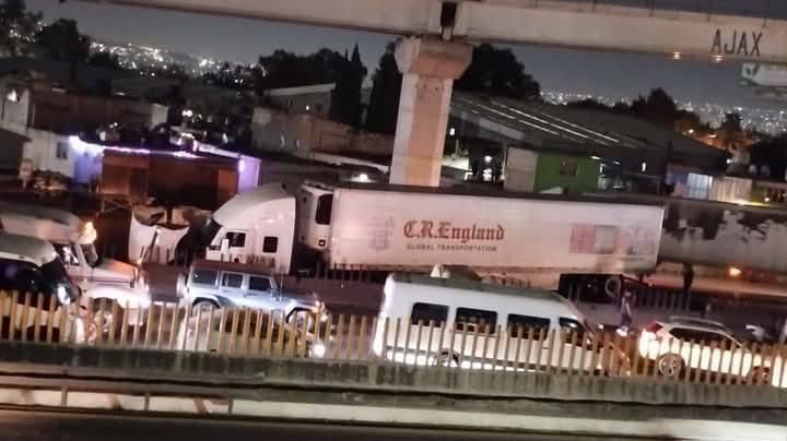Caos en la Autopista México-Puebla: Tráiler arrolla a varios vehículos y provoca cierre