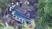 Foto ilustrativa de la nota titulada VIDEO: Autobús cae al barranco en Guatemala y deja 46 muertos al momento
