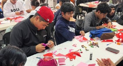 Mufer recuerda a estudiantes de Empalme el arte de escribir cartas en San Valentín