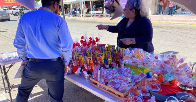 La comerciante local tiene más de 32 años trabajando en el Mercado Municipal
