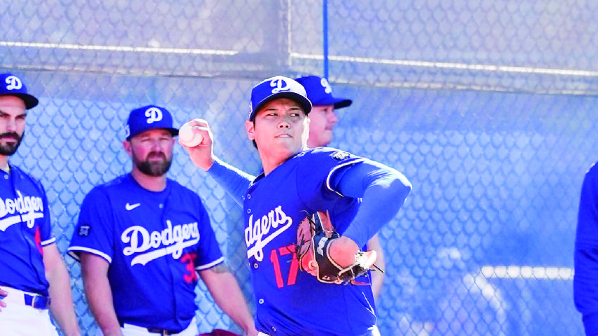 Shohei Ohtani lanza su primera sesión del bullpen como jugador de los Dodgers