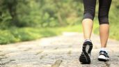 Foto ilustrativa de la nota titulada Caminar ayuda a bajar de peso: Sigue estas 5 claves para quemar grasa de forma efectiva