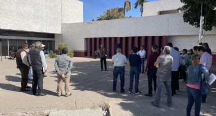 Jubilados se manifiestan en las instalaciones del Issste Navojoa