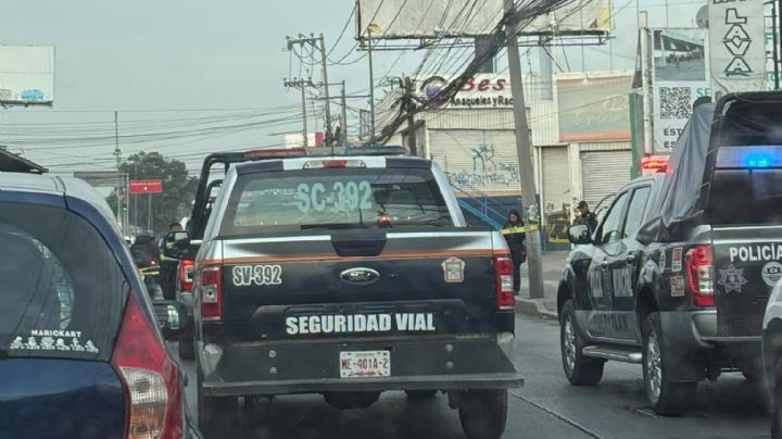 Caos en la vía José López Portillo: Sicarios balean a conductor frente al Metrobús
