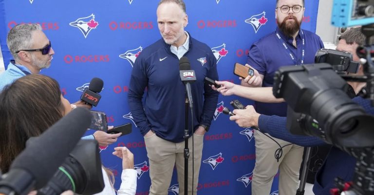 Shapiro habla con la prensa acerca del jugador