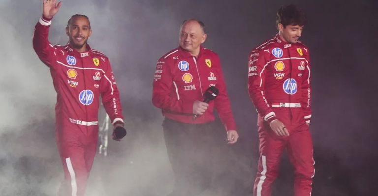 Hamilton y Leclerc durante su presentación