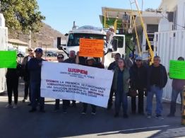 Por falta de servicio médico, jubilados y empleados protestan en planta de Pemex Guaymas