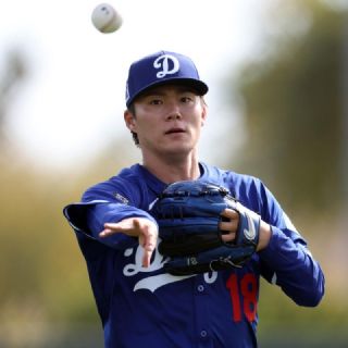 Sasaki atrae una gran multitud en su primera sesión de bullpen con Los Ángeles Dodgers