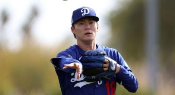 Sasaki atrae una gran multitud en su primera sesión de bullpen con Los Ángeles Dodgers