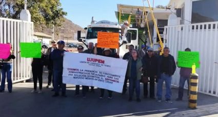 Por falta de servicio médico, jubilados y empleados protestan en planta de Pemex Guaymas