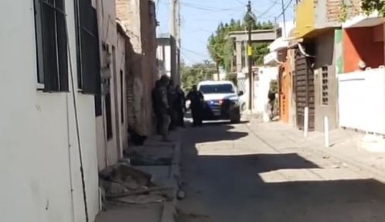 Autoridades revisan el lugar donde sucedió la balacera