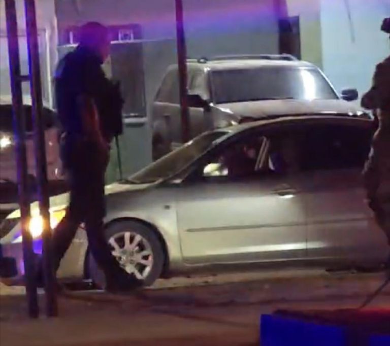 El automóvil en el que viajaba la pareja asesinada