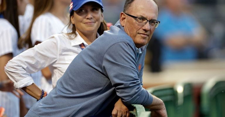 Cohen es quien 'trabaja' como dueño del equipo