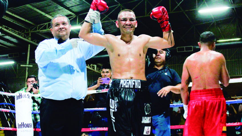 Irak 'Magnífico' Díaz está de regreso; noquea en el cuarto round a Mauricio Fuentes