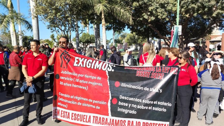 Profesores de Ciudad Obregón se manifiestan contra ley del ISSSTE