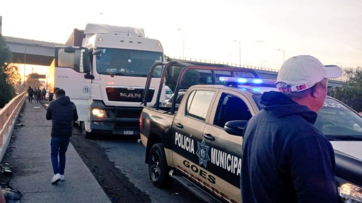 Terror en Ecatepec: Sicarios abandonan dos cuerpos maniatados en diferentes puntos