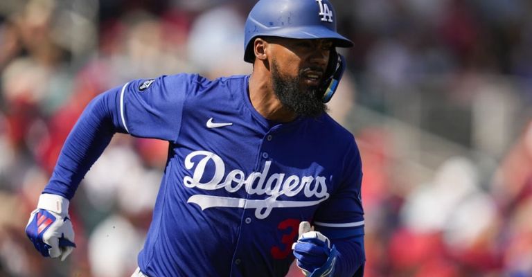 Teoscar también seguirá con los campeones