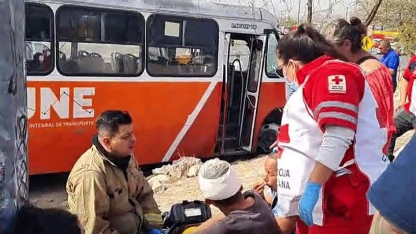 Choca camión urbano sin frenos en bulevar Progreso de Hermosillo; hay 10 lesionados