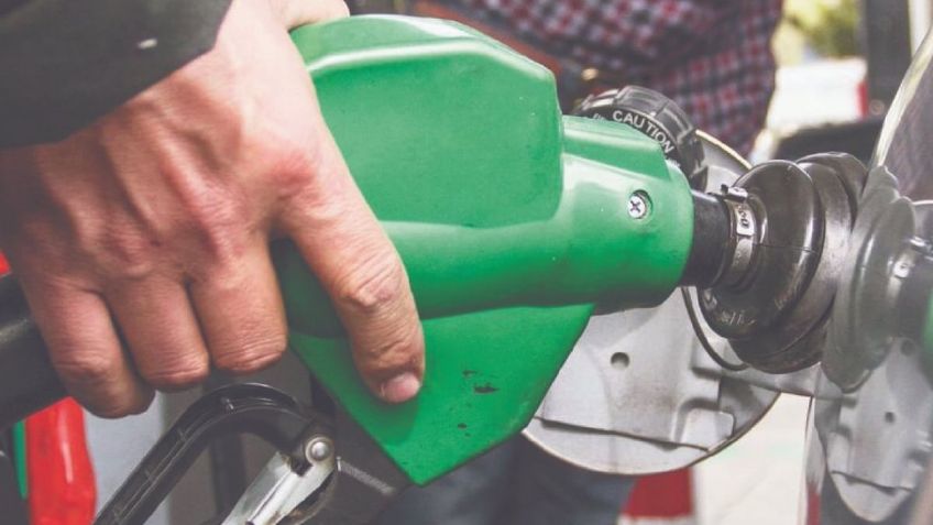 Sheinbaum firma acuerdo para fijar gasolina Magna en 24 pesos por litro