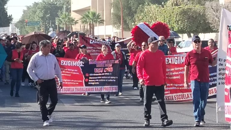 Maestros de Ciudad Obregón se manifiestan contra la reforma al Issste