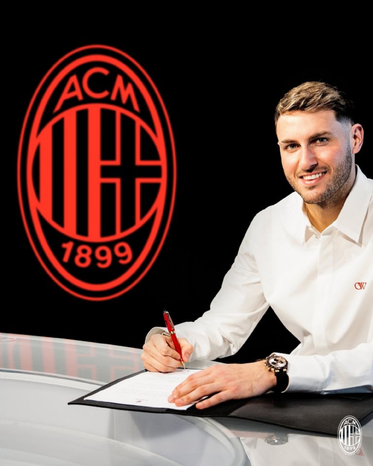 Santiago Giménez firma con el AC Milan