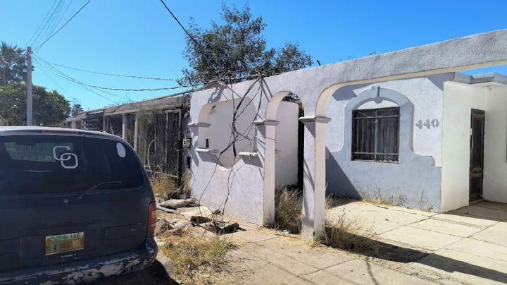 Ciudad Obregón: Vecinos de Urbi Villas del Rey denuncian riesgo por cables de energía eléctrica expuestos