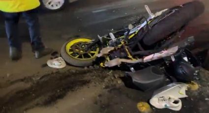 VIDEO: Motociclista sufre mortal accidente en Xochimilco; se destrozó su vehículo