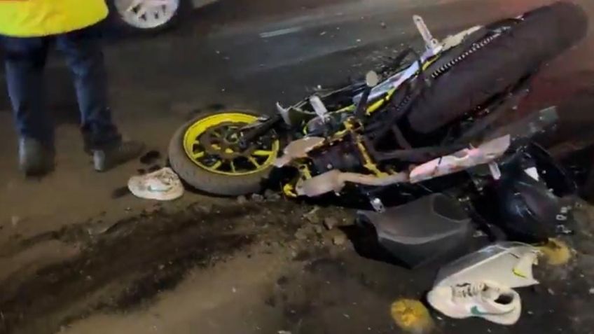 VIDEO: Motociclista sufre mortal accidente en Xochimilco; se destrozó su vehículo