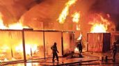Foto ilustrativa de la nota titulada VIDEO: Fuerte incendio consume la Central de Abasto; hay un bombero lesionado