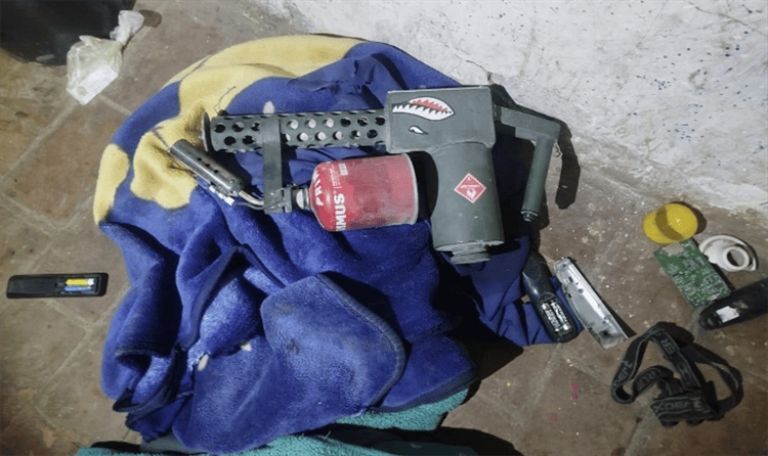 El lanzallamas decomisado por autoridades