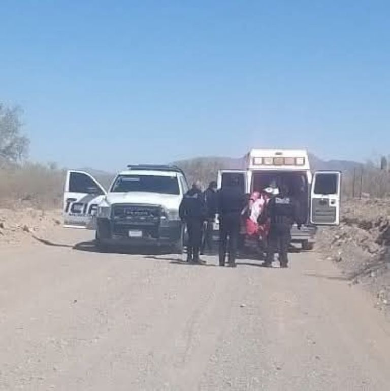 Persecución en Caborca termina con volcadura y oficiales heridos. Foto: Facebook