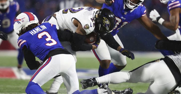 Hamlin seguirá con el uniforme de los Bills