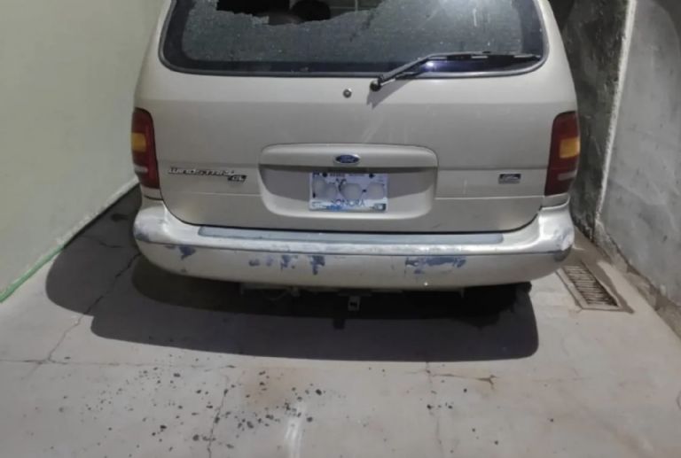 Rafaguean vehículo en Ciudad Obregón. Foto: Facebook