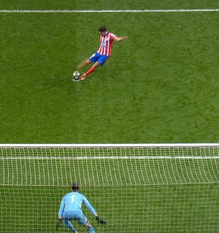 UEFA se pronuncia sobre penalti de Julián Álvarez