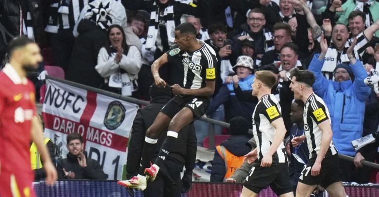 Isak marcó el tanto que significó la diferencia en el marcador