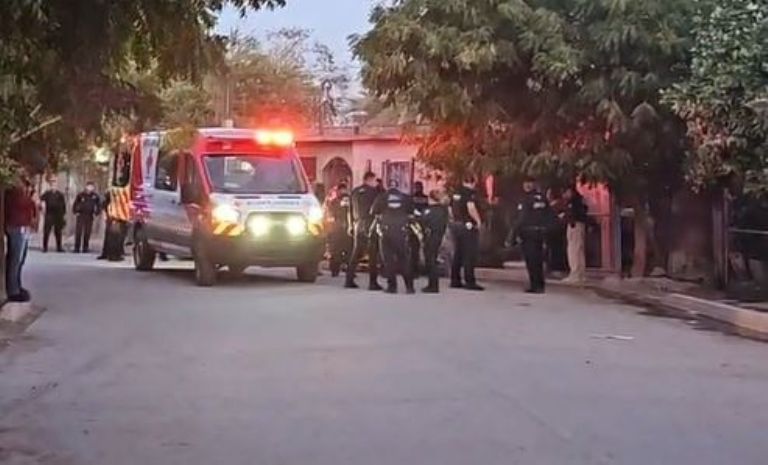 La víctima fue llevada a un hospital a bordo de una ambulancia