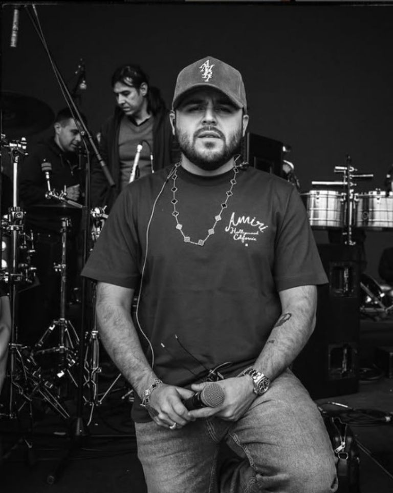 El cantante de música regional mexicana llegó a dar 19 conciertos para el promotor 