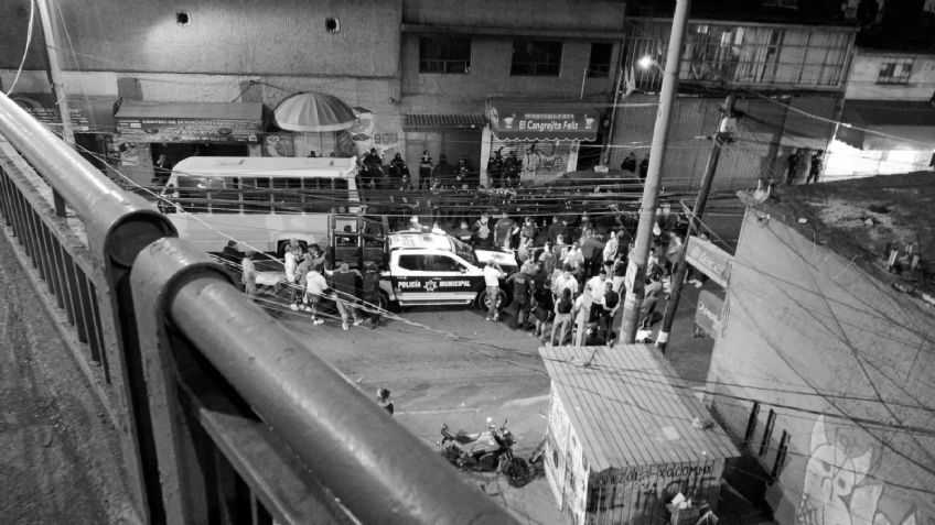 FOTOS: Imágenes fuertes; En Naucalpan motociclistas se estampan contra camión y mueren