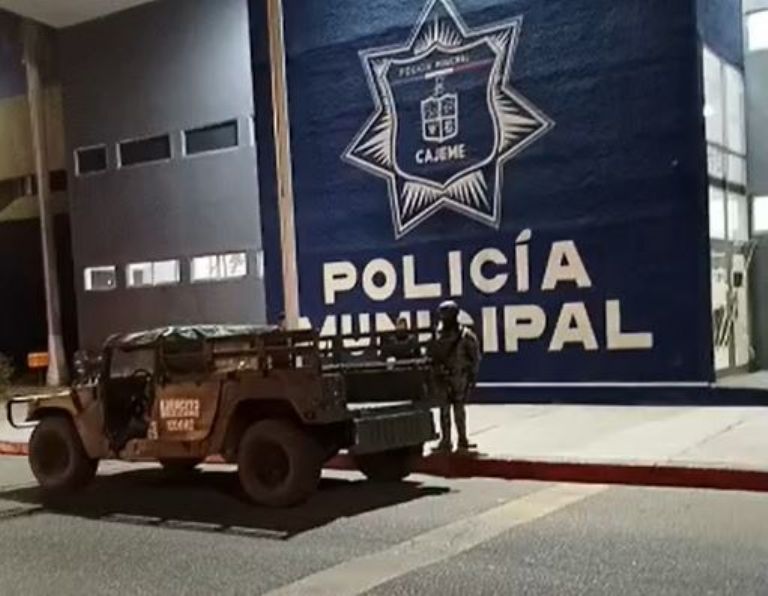 Militares resguardan el sitio donde ocurrieron los hechos