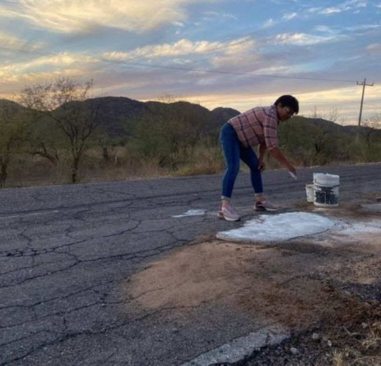 Los poblados se unieron para tapar los múltiples baches