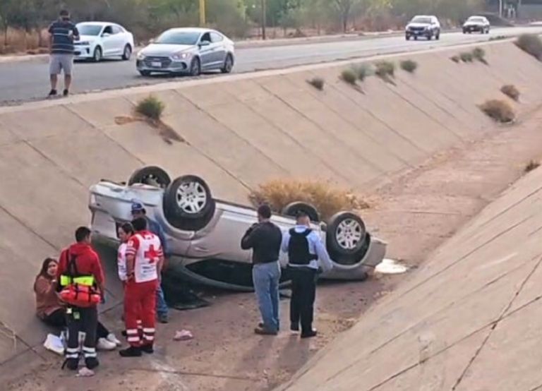 El momento en que la conductora recibió atención médica